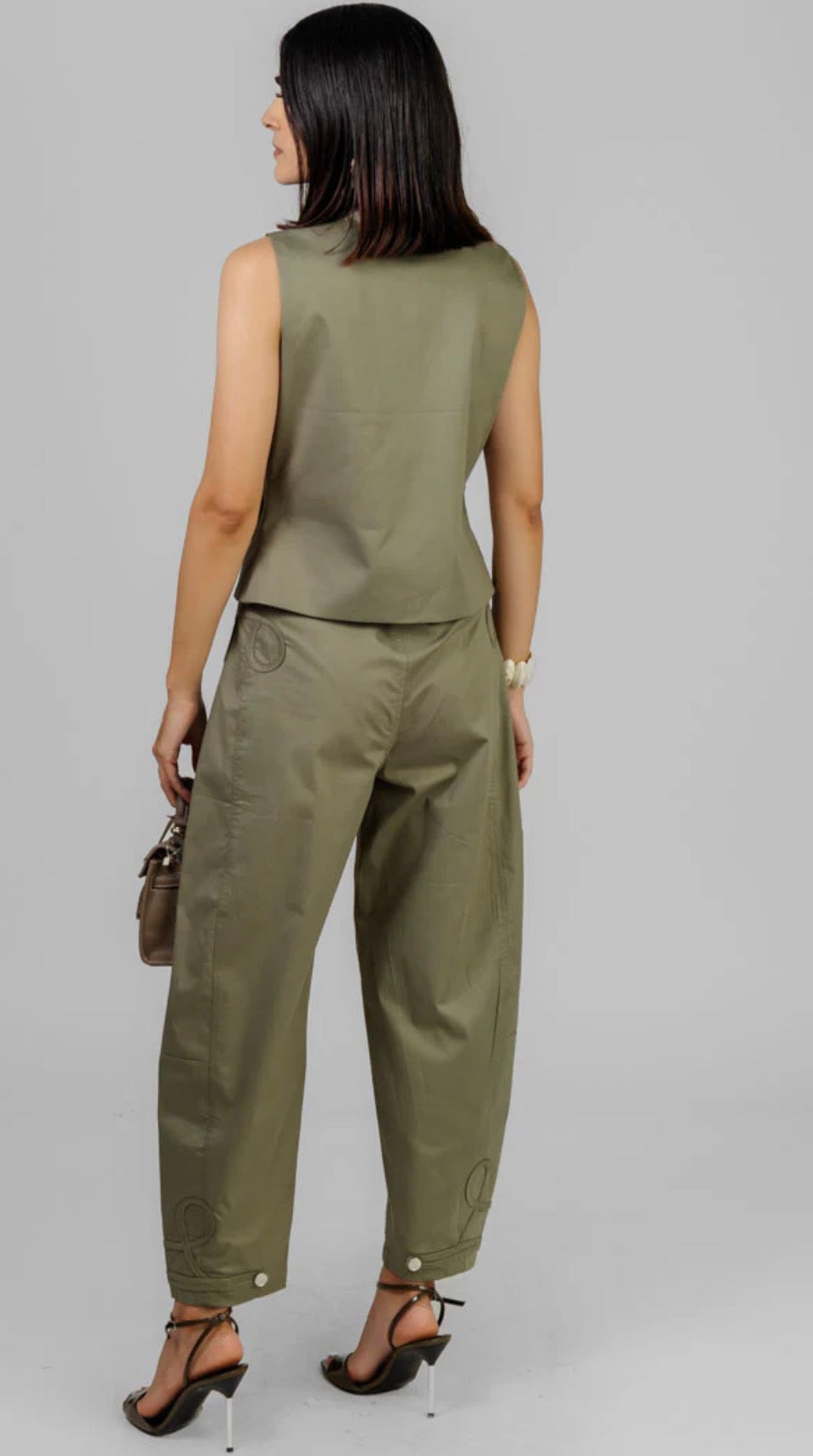 CONJUNTO MILITAR VERDE OLIVA