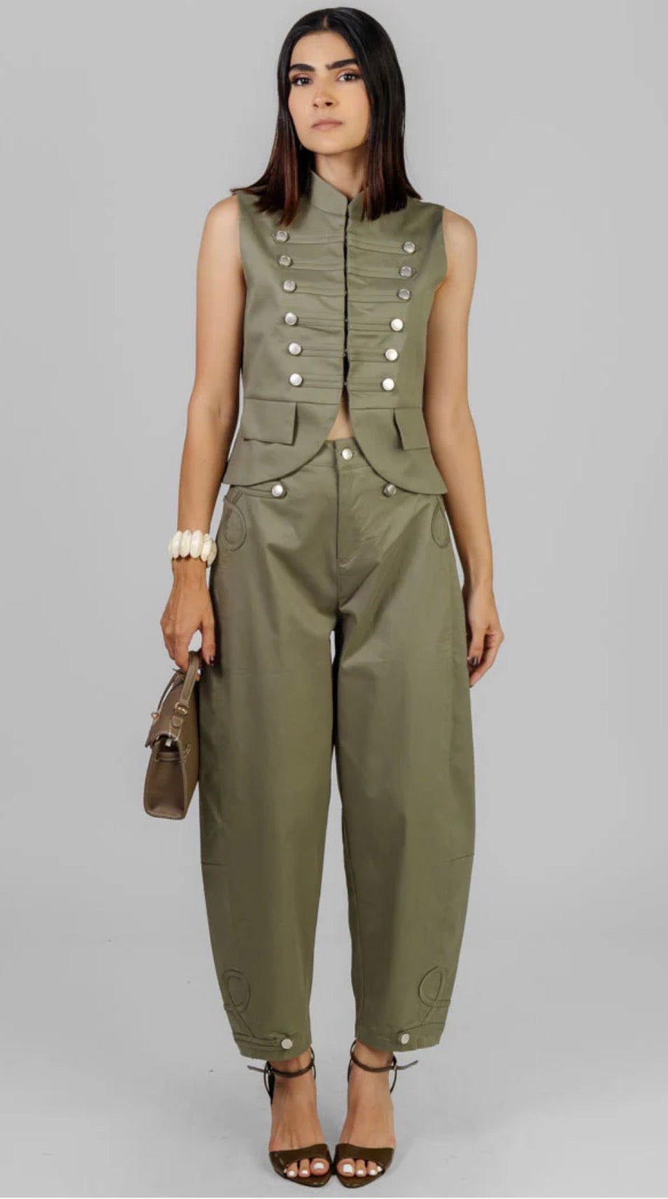 CONJUNTO MILITAR VERDE OLIVA